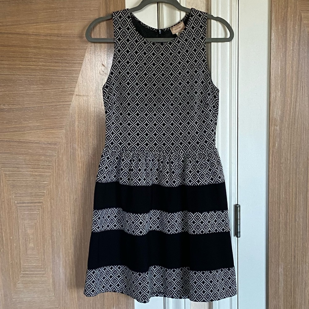 Black and White Geometric Print Sleeveless Dress